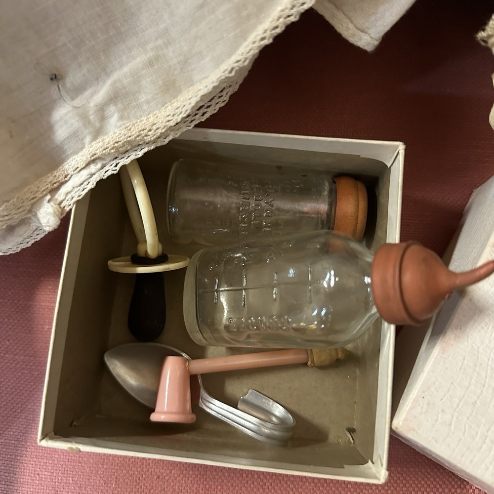 Effanbee 1930's Dy Dee 15in Drink and Wet Doll with MANY Original Accesories - Picture 7 of 15